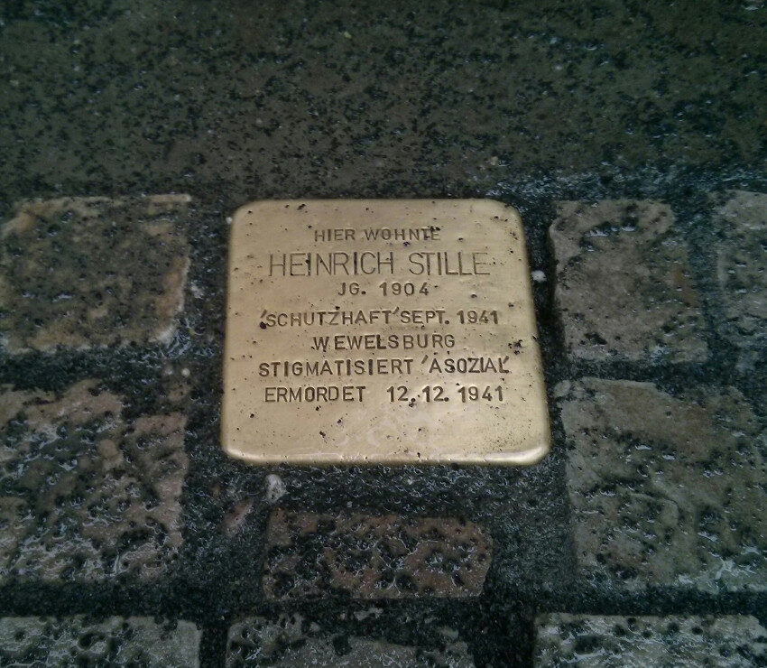 Stolperstein für Heinrich Stille, vor dem Haus Hermannstraße 7